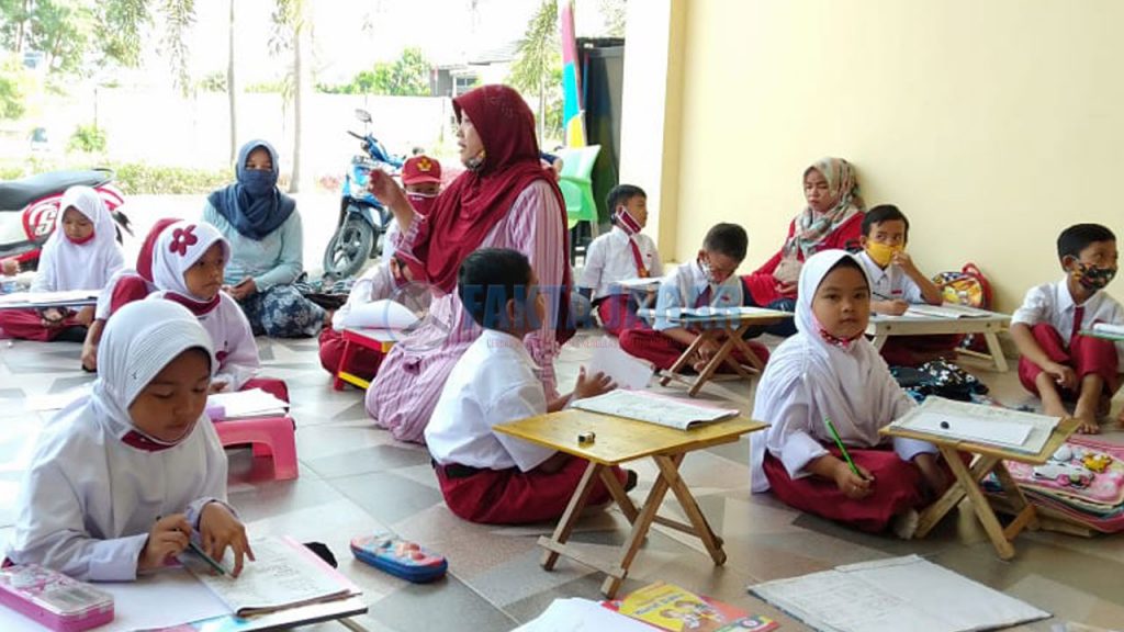 Inisiatif Orangtua Murid  Gelar Belajar  Tatap Muka Di Luar 